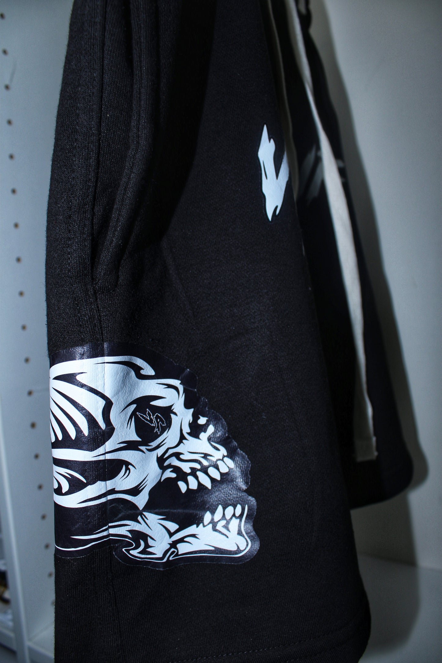 BLACK ViSiONAiRE SKULL SHORTS