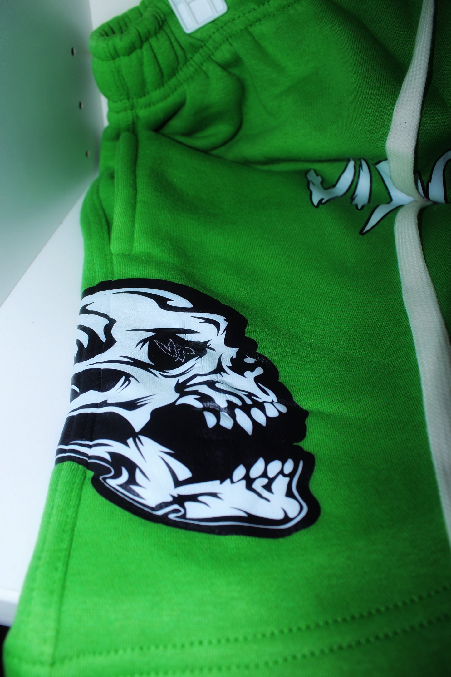 GREEN ViSiONAiRE SKULL SHORTS